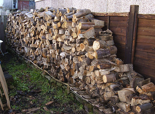 Log store pile